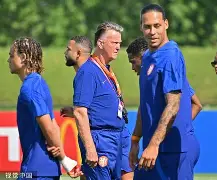 荷兰队神奇逆转意大利,挺进决赛(荷兰队神奇逆转意大利,挺进决赛视频) 荷兰队神奇逆转意大利,挺进决赛(荷兰队神奇逆转意大利,挺进决赛视频)