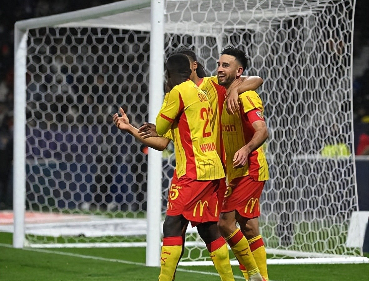 里尔主场险胜,法甲领跑集团跻身前列的简单介绍 里尔主场险胜,法甲领跑集团跻身前列的简单介绍